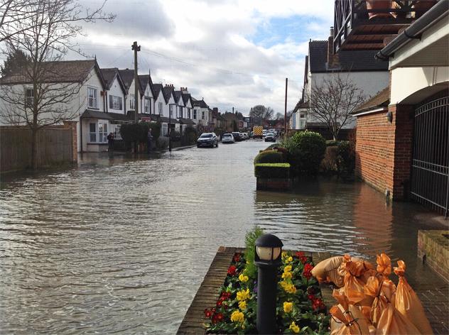 Flooding in Thames Ditton